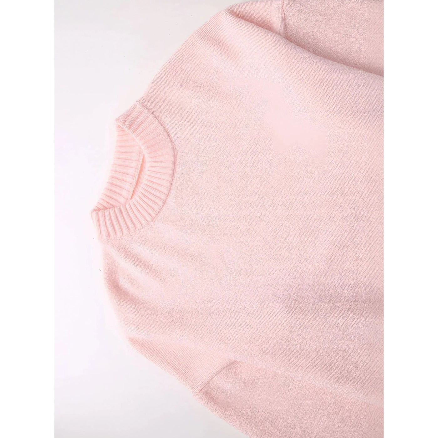 Iversen™ Alea – Soft Striktrøje med Feminine Detaljer